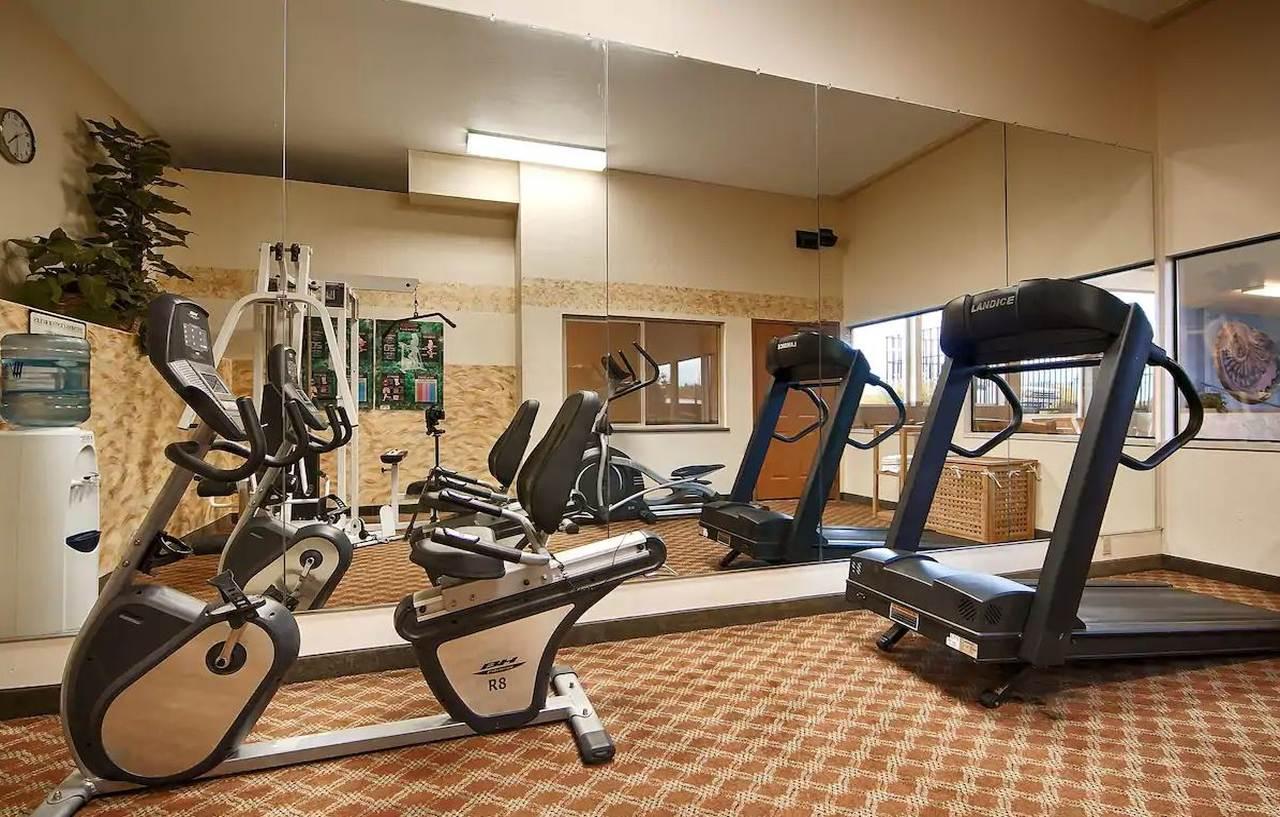 Best Western Holiday Hotel Кус Бей Екстериор снимка