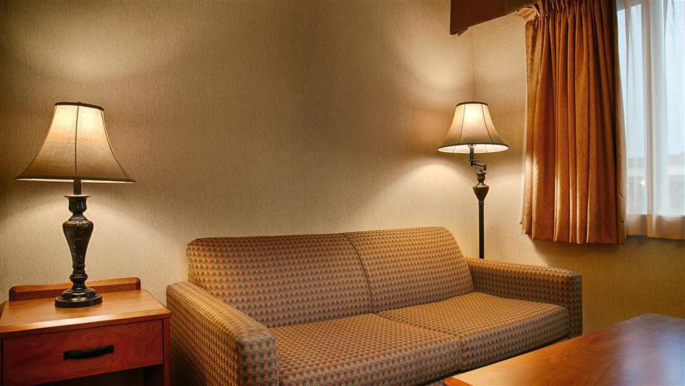 Best Western Holiday Hotel Кус Бей Стая снимка