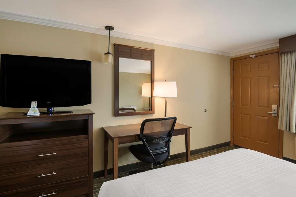 Best Western Holiday Hotel Кус Бей Стая снимка
