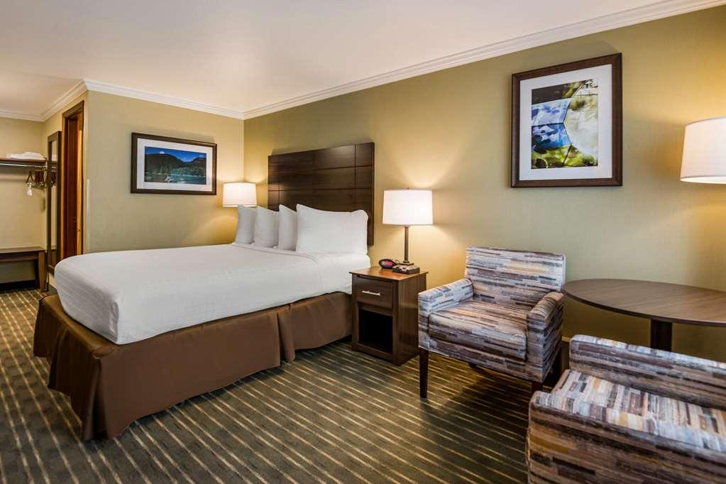 Best Western Holiday Hotel Кус Бей Стая снимка