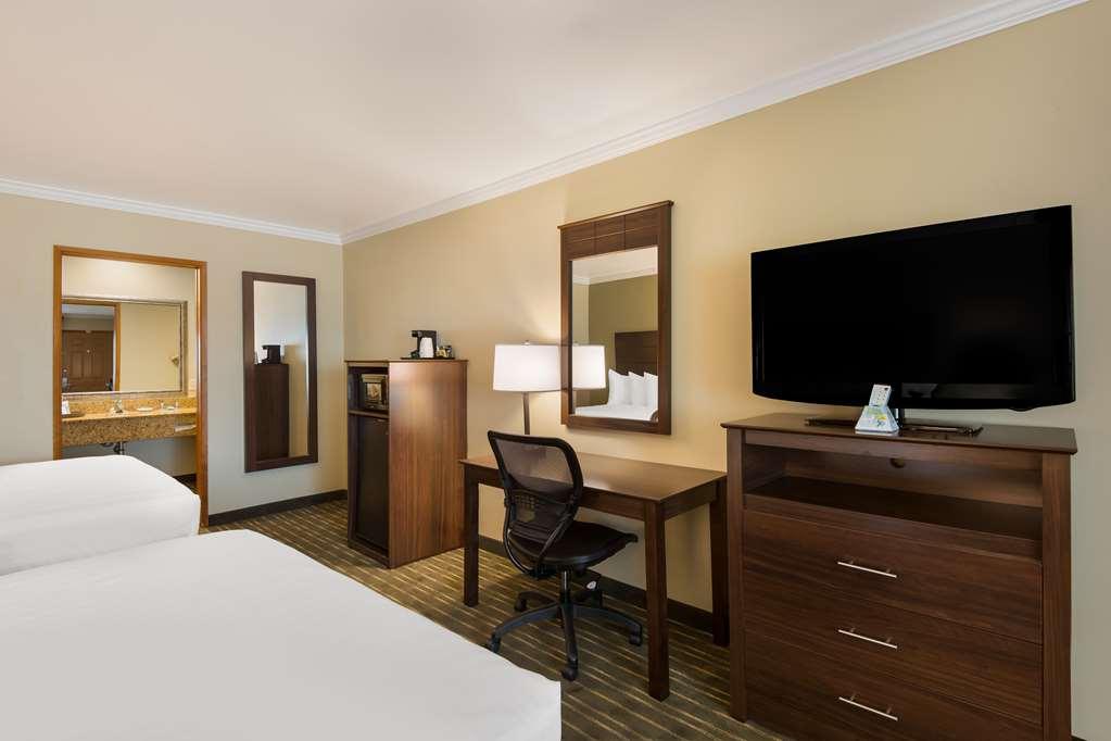 Best Western Holiday Hotel Кус Бей Стая снимка