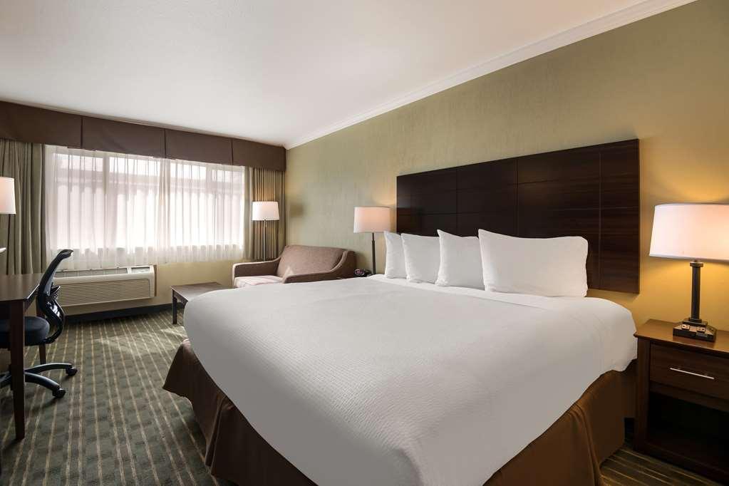 Best Western Holiday Hotel Кус Бей Стая снимка
