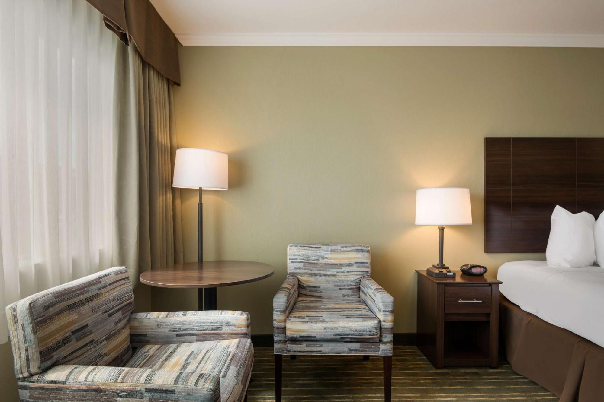 Best Western Holiday Hotel Кус Бей Екстериор снимка