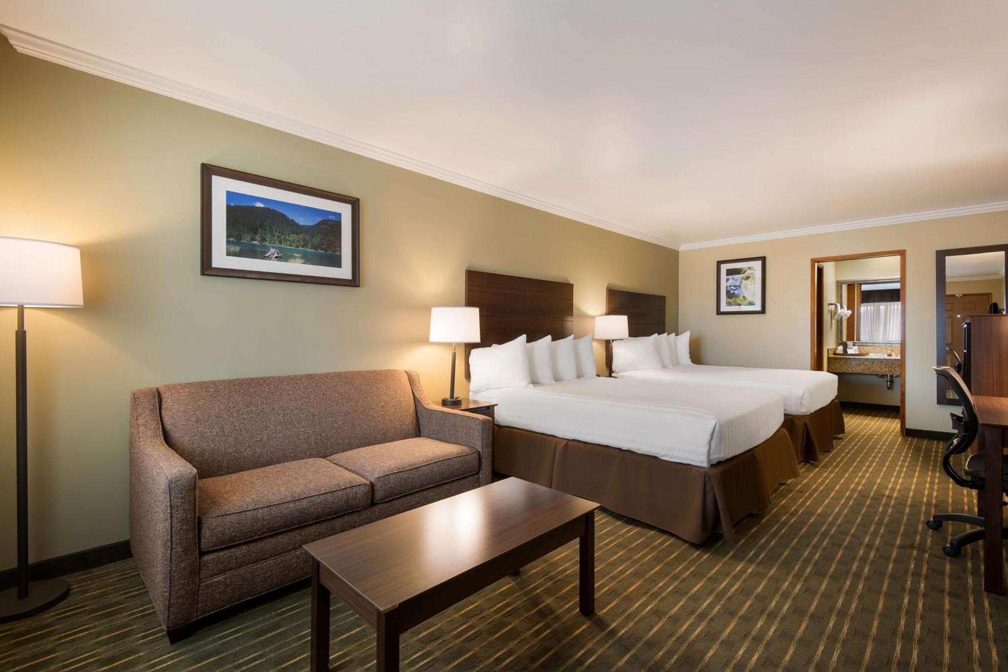 Best Western Holiday Hotel Кус Бей Екстериор снимка