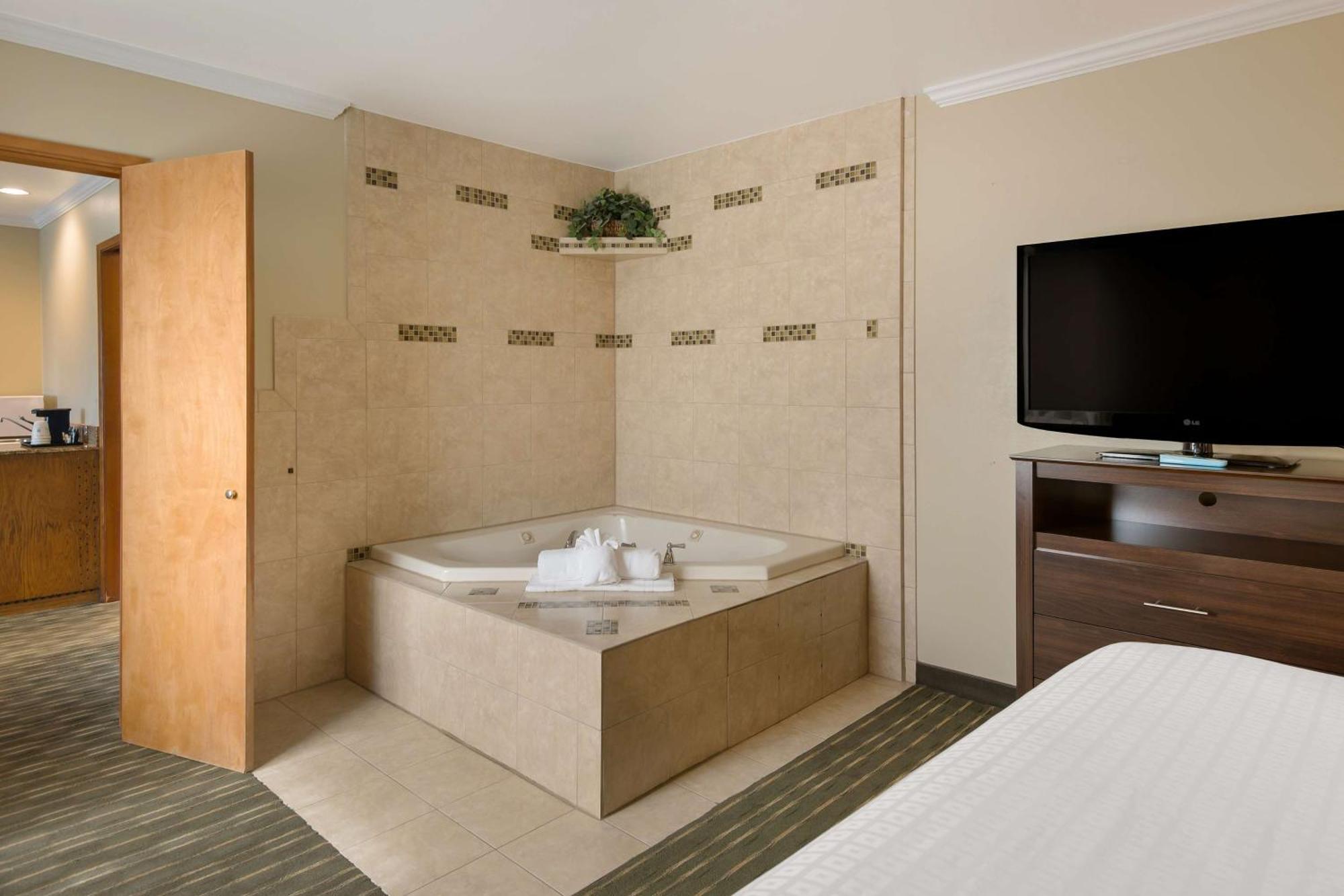 Best Western Holiday Hotel Кус Бей Екстериор снимка